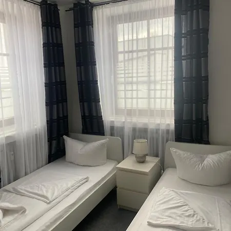 Goldstar Naehe Messe Apartment *